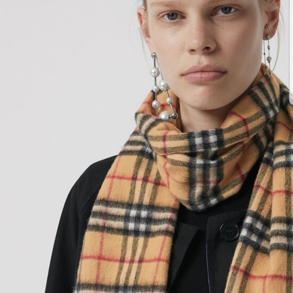 Burberry The Classic Check Cashmere Scarf